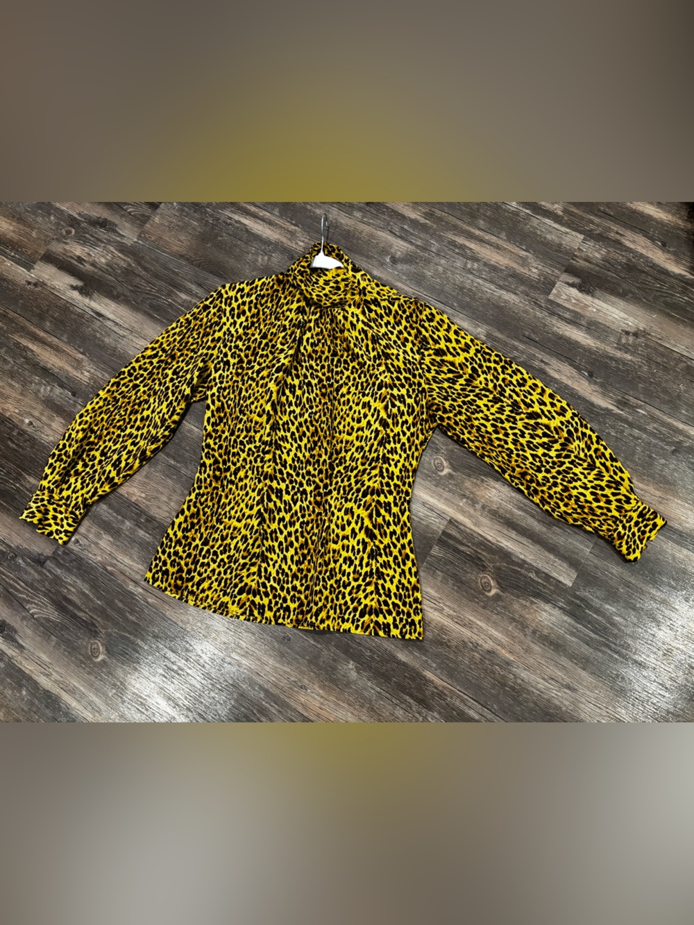 Women’s vintage JH Collectibles Yellow Black Leopard Print Long Sleeve Blouse